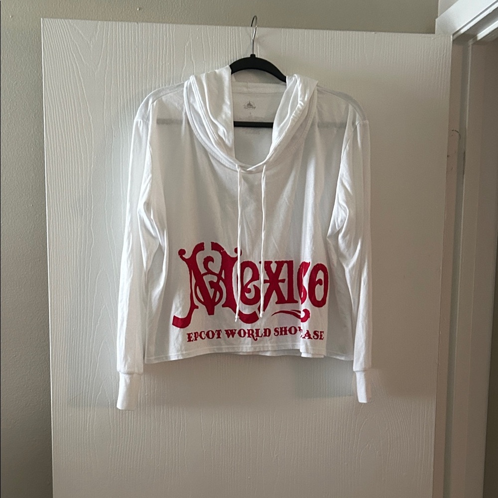 Disney White Apparel Tag